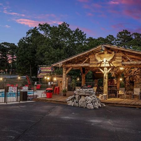 Stonegate Lodge 2 Queen Beds Wifi 50In Roku Tv Salt Water Pool Room #105 Eureka Springs Exterior foto