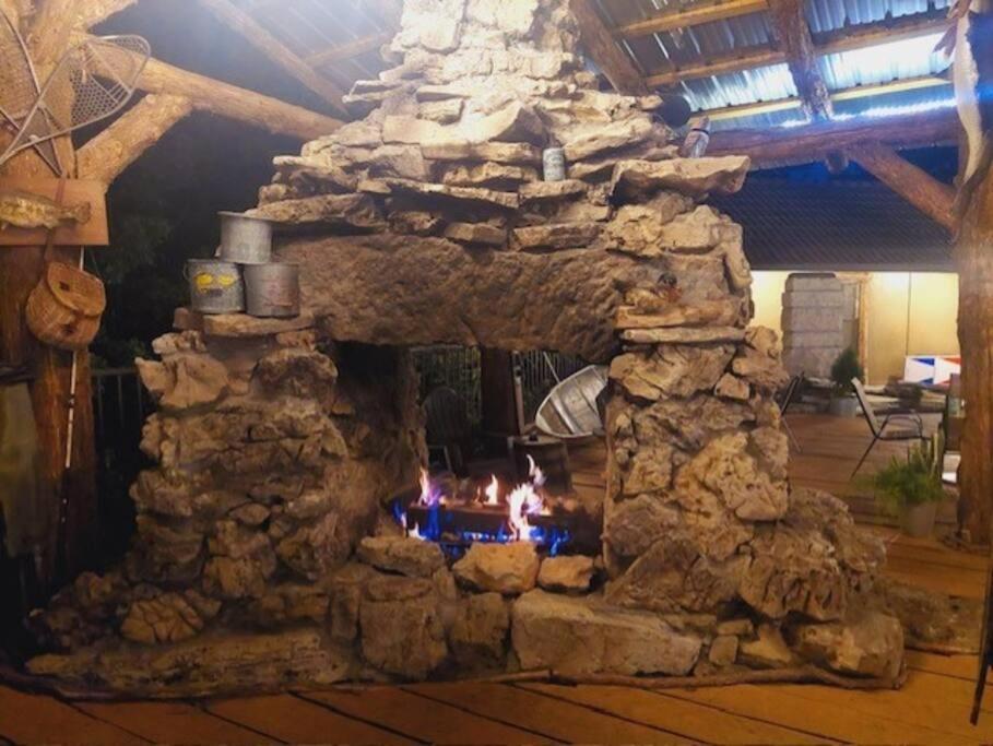 Stonegate Lodge 2 Queen Beds Wifi 50In Roku Tv Salt Water Pool Room #105 Eureka Springs Exterior foto