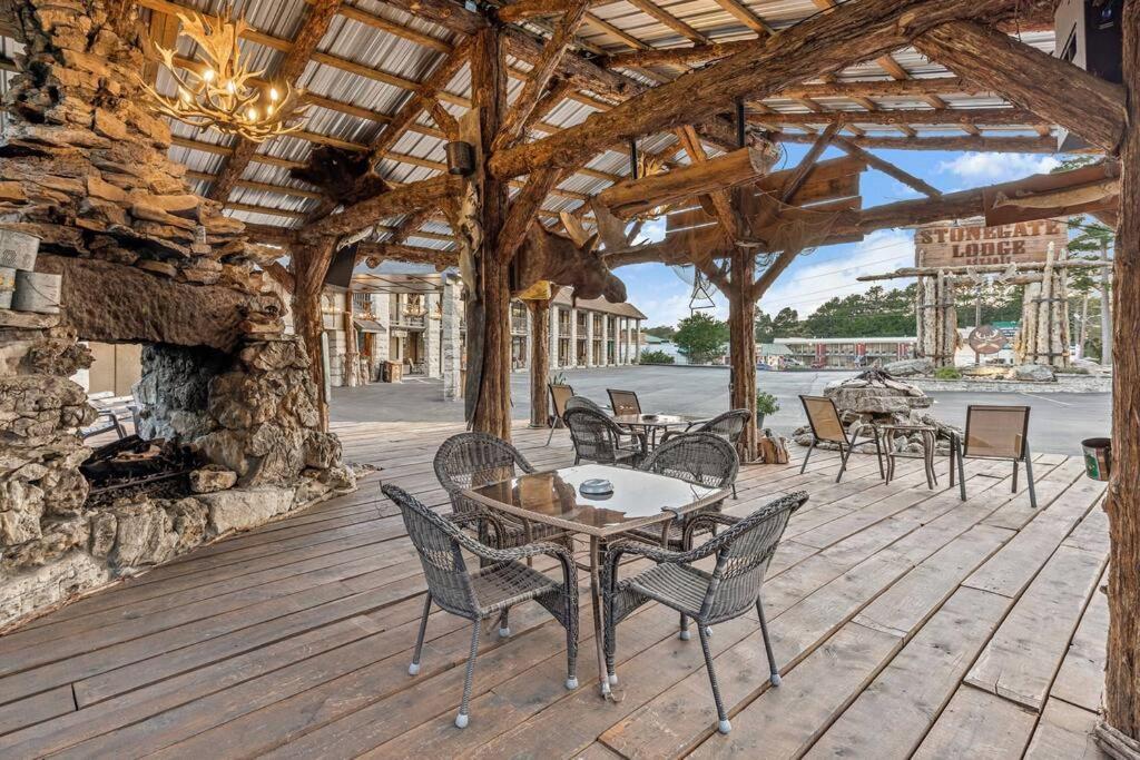 Stonegate Lodge 2 Queen Beds Wifi 50In Roku Tv Salt Water Pool Room #105 Eureka Springs Exterior foto