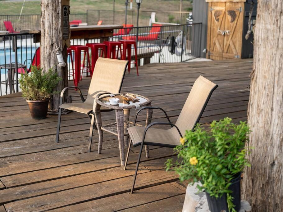 Stonegate Lodge 2 Queen Beds Wifi 50In Roku Tv Salt Water Pool Room #105 Eureka Springs Exterior foto